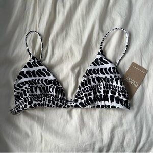 bnwt benoa hebrew cone siena top